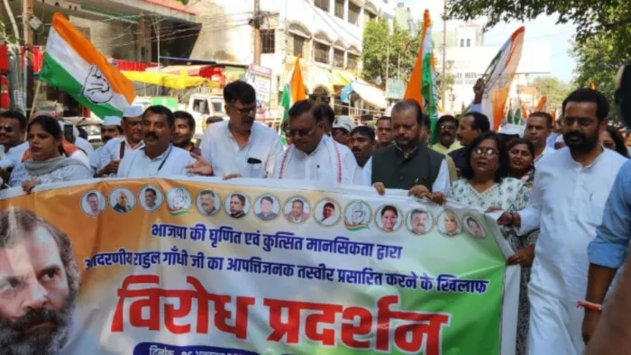 झारखंड कांग्रेस ने राजभवन तक निकाला मार्च, प्रदेश प्रभारी बोले- राहुल गांधी की छवि खराब कर रही भाजपा