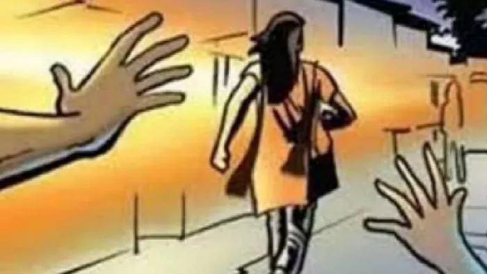दुकान से घर जा रही युवती के साथ अश्लील हरकत। (प्रतीकात्मक तस्वीर)