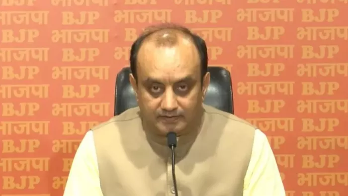 विपक्ष की नफरत के साथ बढ़ती जा रही PM मोदी की लोकप्रियता', सुधांशु त्रिवेदी  ने उद्धव को भी दिखाया आईना - PM Modi popularity is increasing with the  opposition hatred says ...