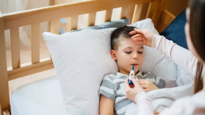 Viral Fever: वायरल फीवर से बचने के लिए फॉलो करें ये टिप्स