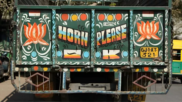 ट्रक के पीछे क्यों लिखा होता है Horn OK Please? (Image Source: X)