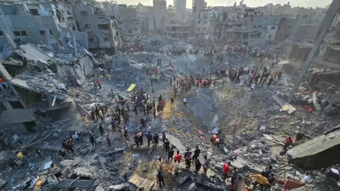 Israel Hamas War: इजरायल ने गाजा की एक मस्जिद पर एयर स्ट्राइक की।(फोटो सोर्स: रॉयटर्स)