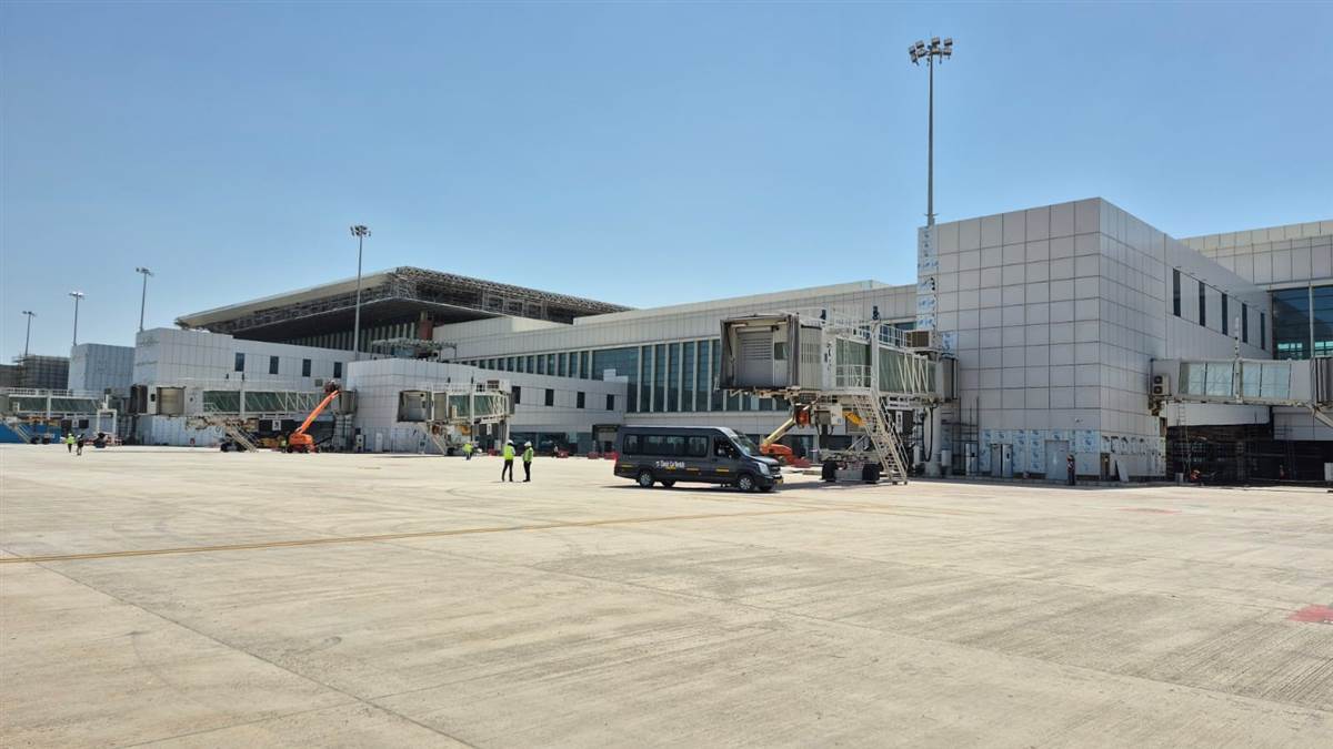 ncr noida airport to use electric vehicles for zero carbon emission