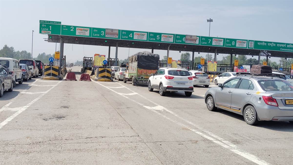 double toll trouble expressway users face extra charges at syed mazra