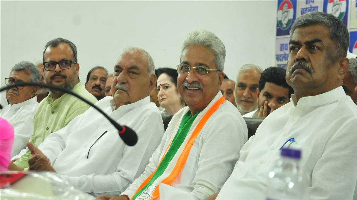 hooda lashed out at the government after visiting the mandis saying farmers in haryana are being looted in the name of paddy procurement