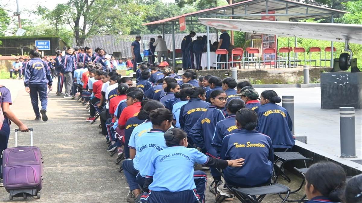 ek bharat shrestha bharat camp started in sainik school 600 ncc cadets are taking part koderma news