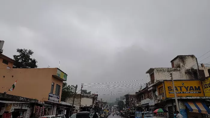 शिवखोड़ी यात्रा प्रबंधक ने यात्रियों से मौसम अनुकूल होने तक धैर्य रखने की अपील की है।