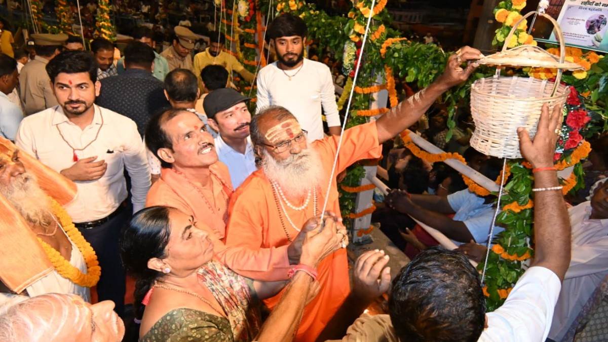 varanasi akashdeep tribute to martyrs at dashashwamedh ghat