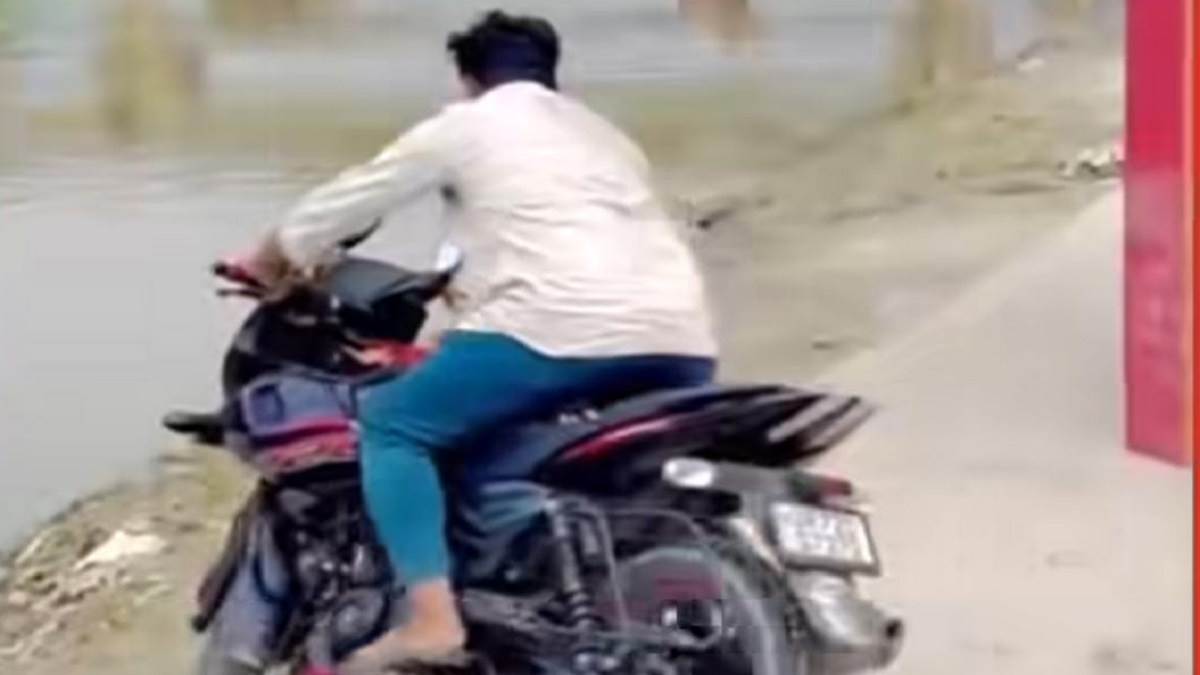 bike stunt video viral at belha devi ghat in pratapgarh