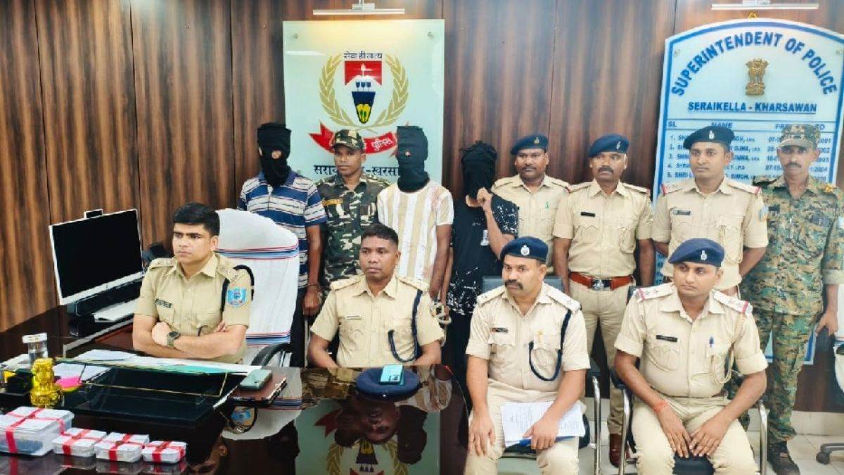 brown sugar worth 40 lakh seized three arrested in saraikela