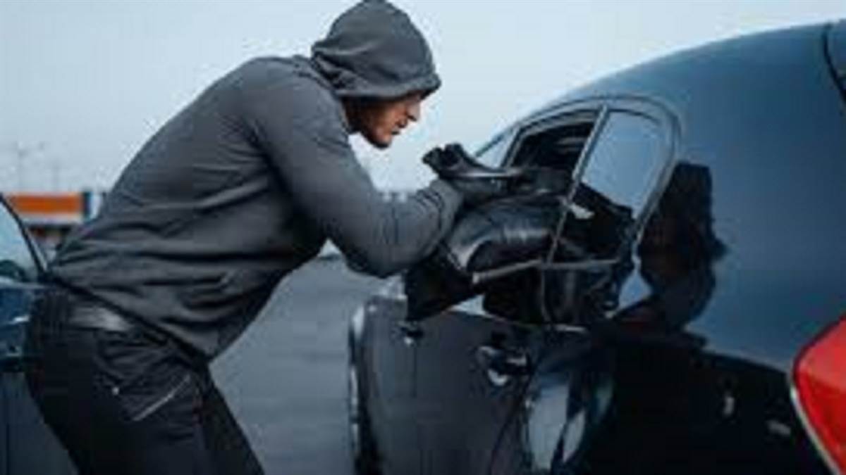 chandigarhs security situation is under scrutiny thieves steal items from a car belonging to a family visiting from uttar pradesh