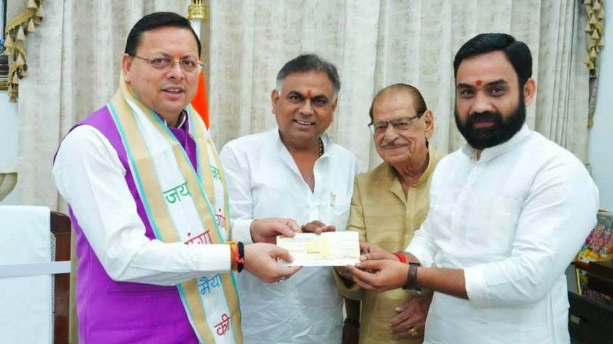 haridwar news sri ganga sabha donates to cm relief fund