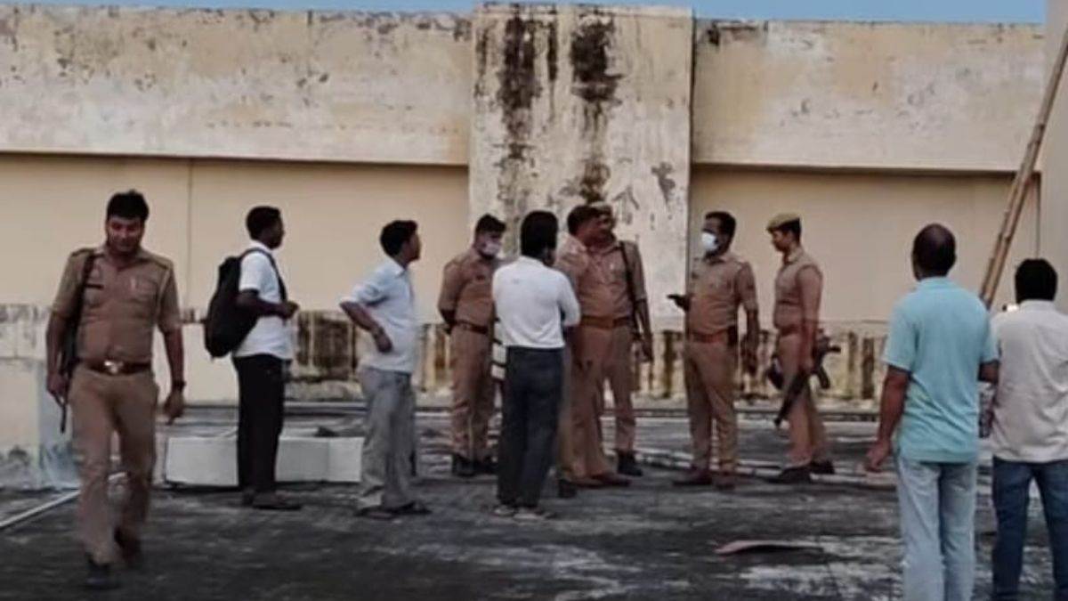 deoria medical college body found in water tank murder suspected