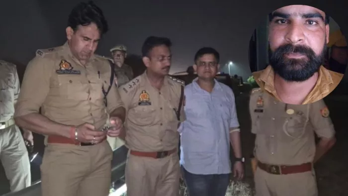 मुठभेड के बाद एसपी ग्रामीण अनुज चौधरी (बाएं), सीओ शिकोहाबाद प्रवीन तिवारी (बाएं से दूसरे), इंस्पेक्टर शिकोहाबाद अनुज राणा।