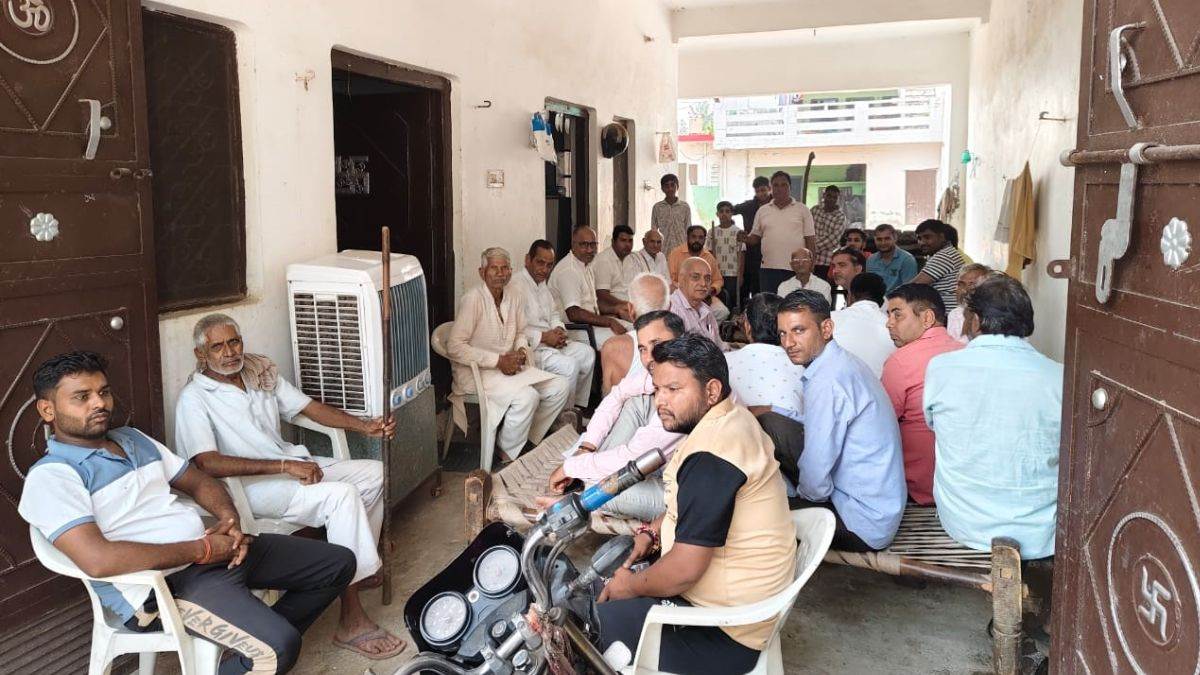 mahapanchayat in simbhaoli over sugarcane payment delay