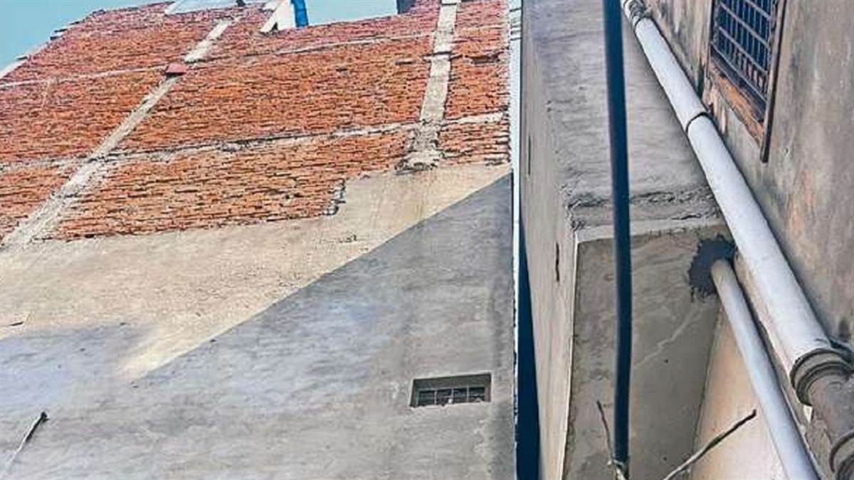 meerut news five story building in shahpeer gate area is in danger of collapsing neighbors in fear