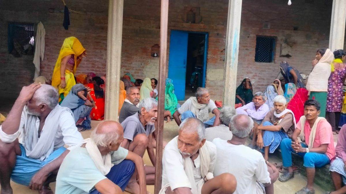 fatehpur wall collapse two children dead two injured in dhata