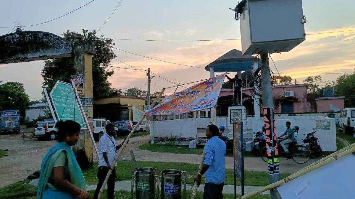 administration removes illegal campaign material
