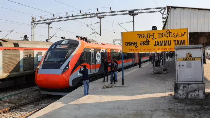 यात्रियों को अपनी यात्रा योजनाओं में बदलाव करना होगा।