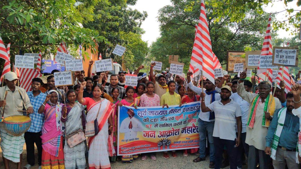 tribal groups protest in jamtara demanding cbi inquiry into surya hansda encounter
