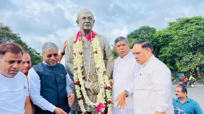 वित्त मंत्री से हटने के बाद कैलाशपति मिश्र के खाते में थे मात्र 1300 रुपये। फोटो जागरण