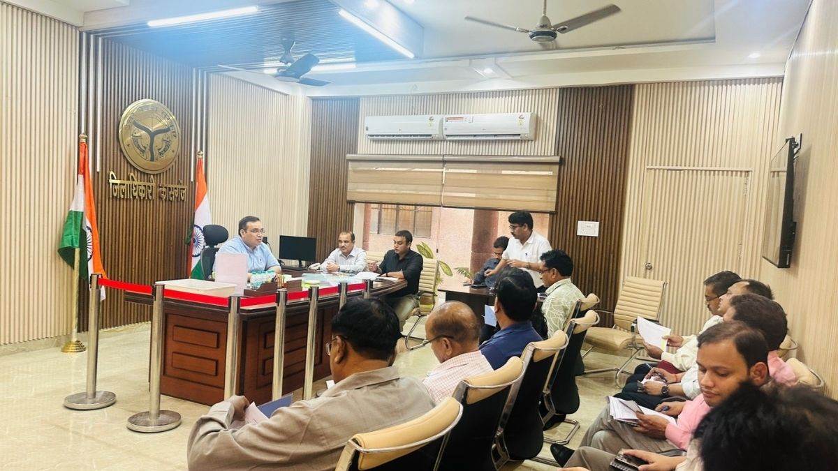 digital crop survey dm pradany singh orders action in kasganj employee dismissals