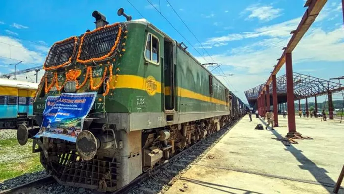 श्रीनगर मालगाड़ी सेवा से सीमेंट की कीमतों में आई भारी गिरावट