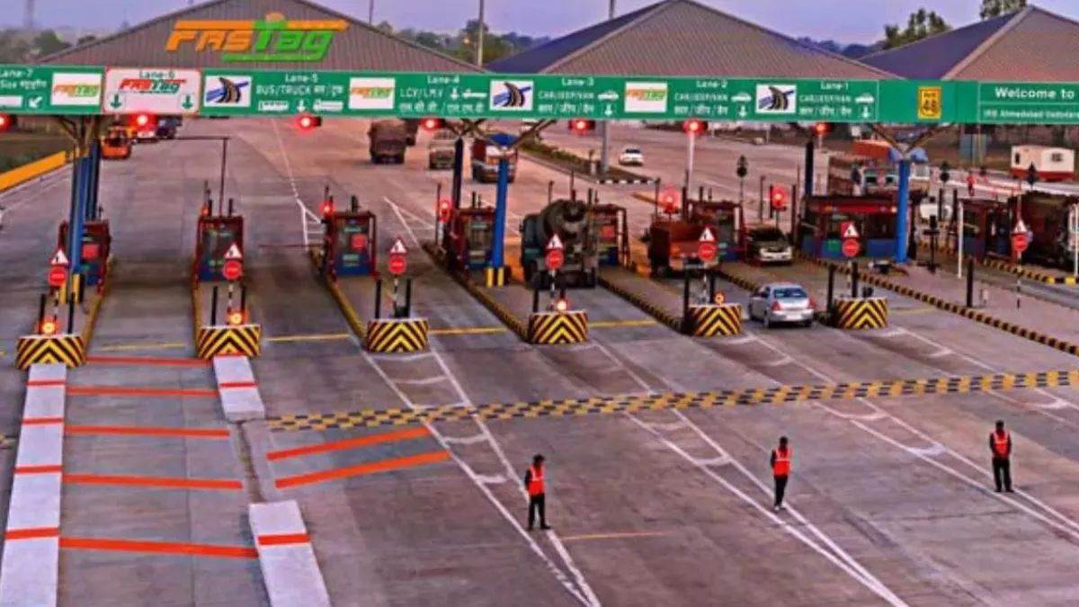 crackdown on illegal vehicles at toll plaza in raibareilly