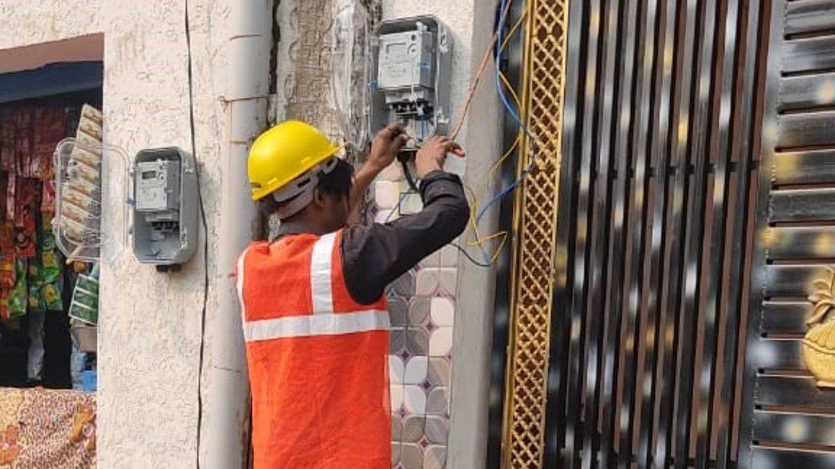 ranchi news prepaid meter scam illegal collection from consumers