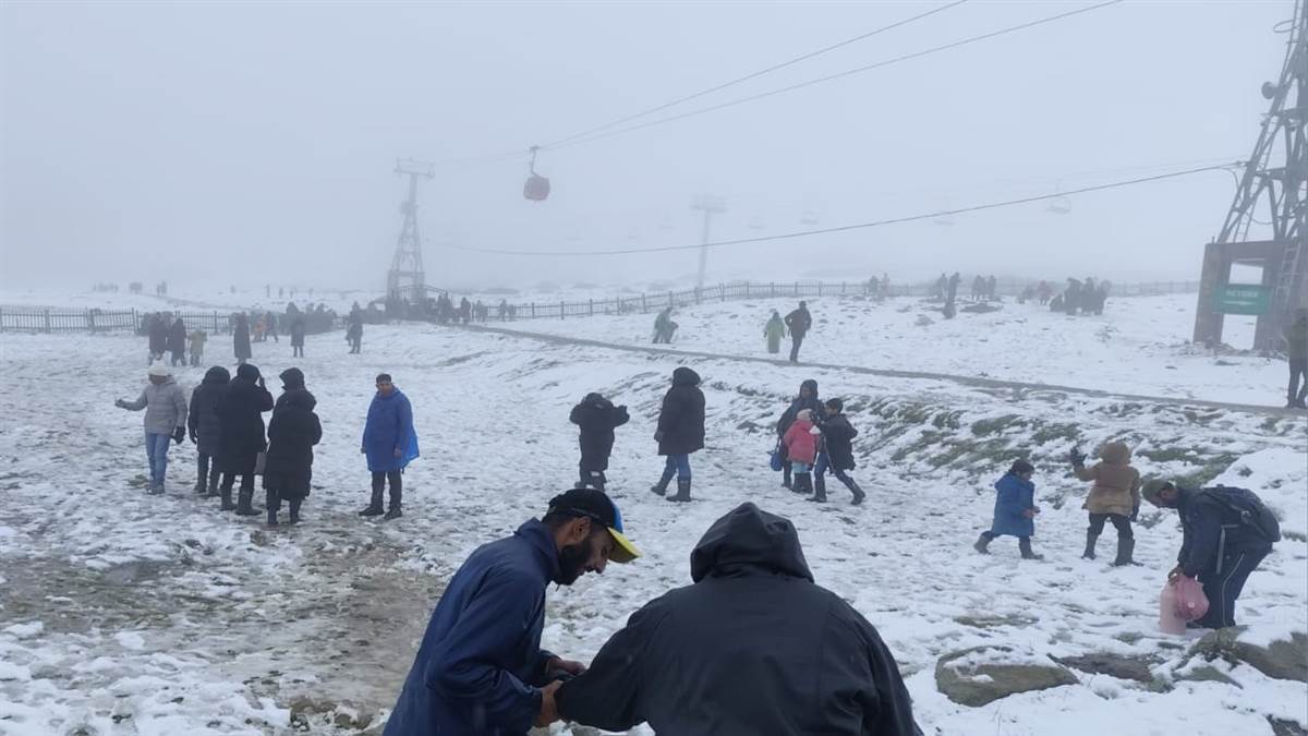 srinagar news foreign tourists return to kashmir after pahalgam incident