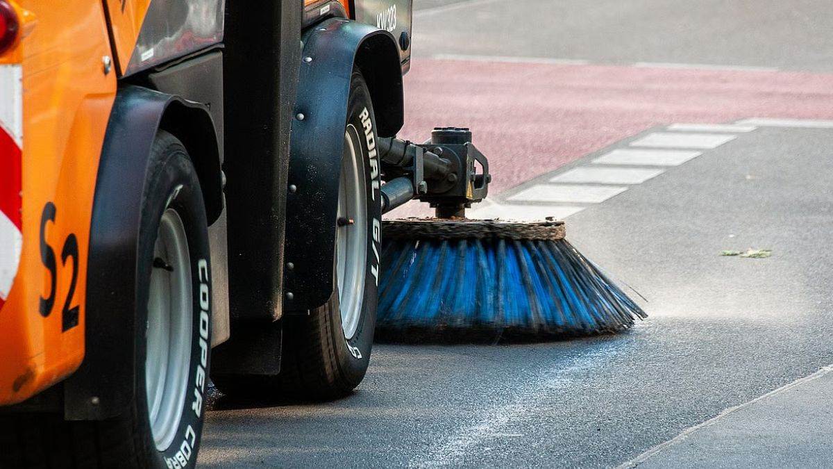 ncr delhi mechanical sweepers to clean smaller roads reducing air pollution