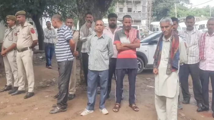 संदिग्ध परिस्थितियों में घर पर फंदे से लटकी मिली विवाहिता।
