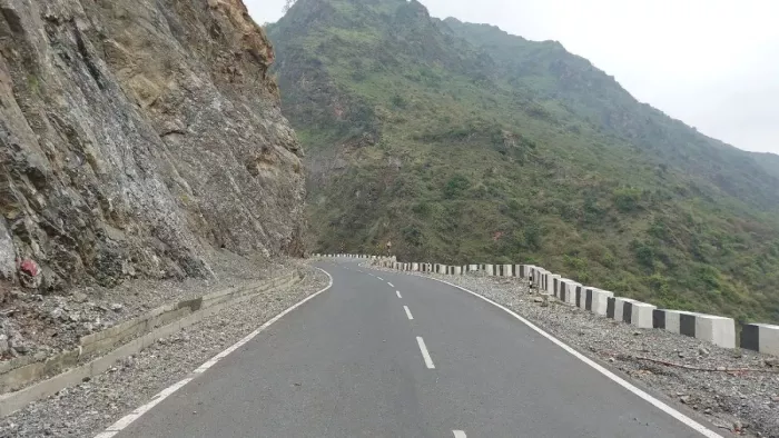 यमुनोत्री हाईवे पर तो चौड़ीकरण कार्य शुरू।