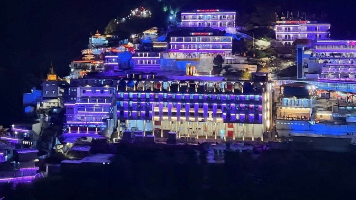 landslides on vaishno devi route due to rains 3000 pilgrims stranded in katra pilgrimage begins on october8