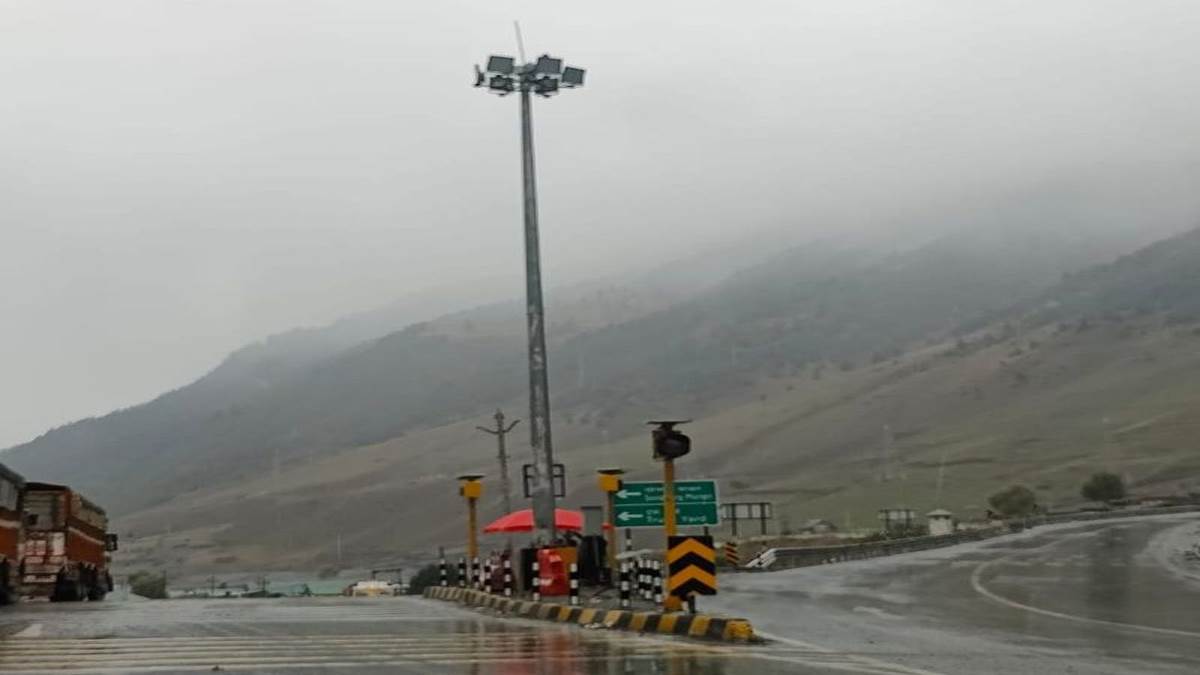 zojila tunnel high mast light failure causes inconvenience in sonamarg kashmir