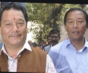 कोलकाता से लौटे विनय और अनित एयरपोर्ट पर समर्थकों की उमड़ी भीड़, विमल गुरुंग मुर्दाबाद के लगे नारे