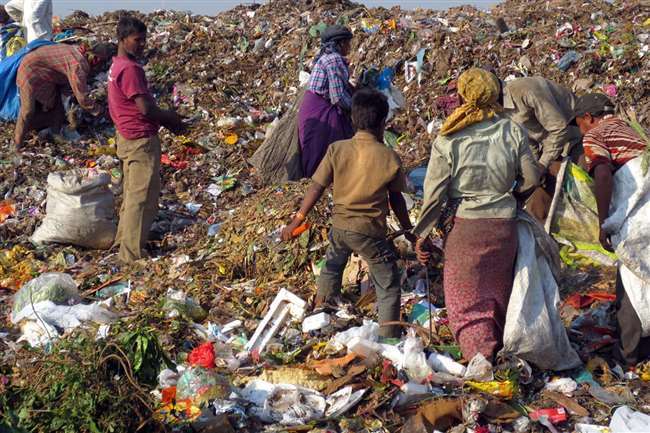स्वच्छ भारत अभियान के माध्यम से देश ने स्वच्छता की दिशा में कदम बढ़ाए हैं।