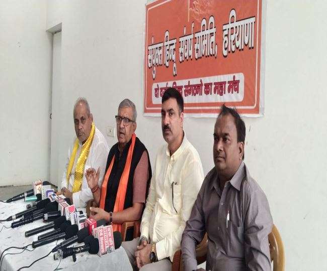 गुरुग्राम में सार्वजनिक स्थानों पर नमाज पढ़ने की बात को मुस्लिम समुदाय के लोगों ने भी गलत माना है।