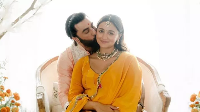 Alia Bhatt Delivery soon Alia Bhatt reaches hospital with husband Ranbir Kapoor