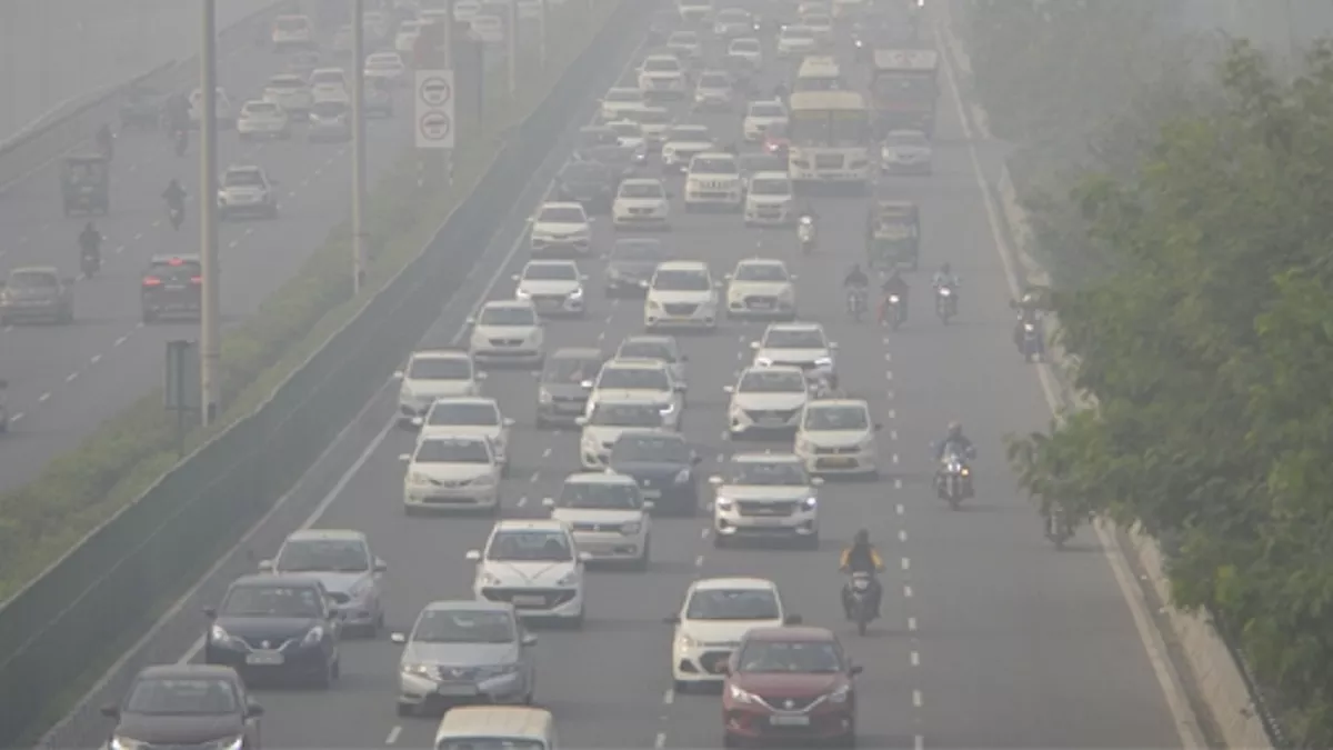 Air Pollution: दिल्ली NCR में AQI सुधरने के बाद भी हालात काबू में नहीं, बॉर्डर पर रोके गए 1767 वाहन