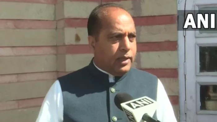 भाजपा के घोषणा पत्र में ओपीएस शामिल न किए जाने पर मीडिया से बात करते मुख्यमंत्री जयराम ठाकुर।