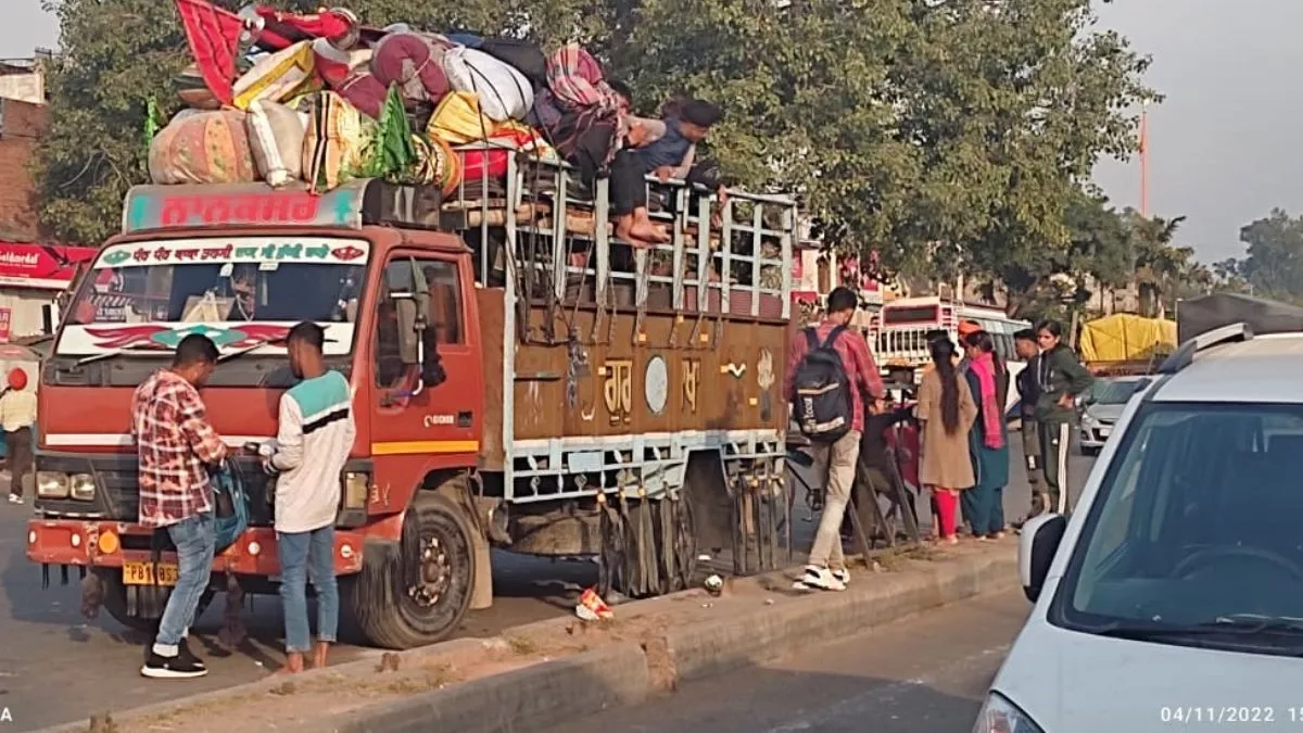 झिड़ी मेले को लेकर जम्मू कश्मीर के प्रवेश द्वार लखनपुर में श्रद्धालुओं के आगमन से बढ़ी रौनक