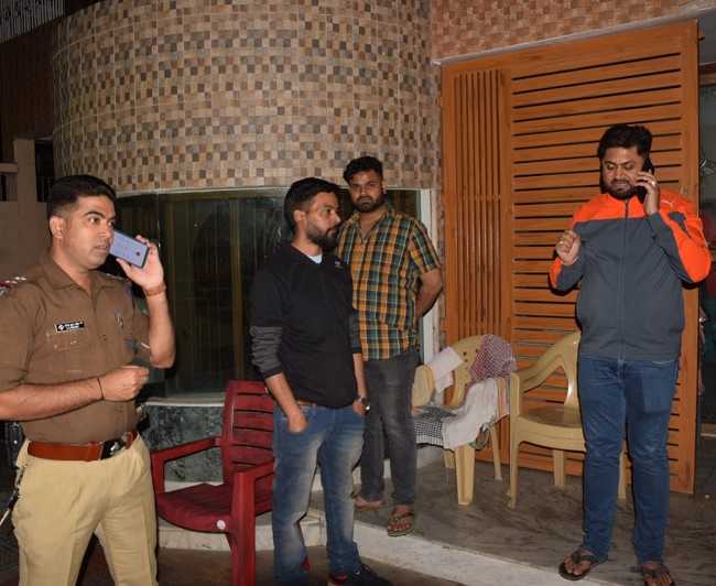 ज्वेलर्स राजीव वर्मा पर फायर झोंकने वाले मनोज और रमन पर 20-20 हजार का ...