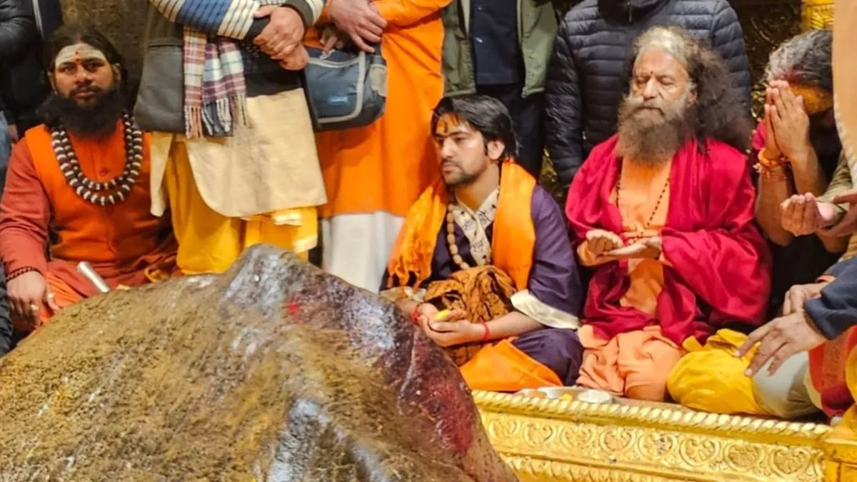 Bageshwar Dham: बागेश्वर धाम धीरेंद्र शास्त्री ने किए बाबा केदार-बदरी के दर्शन, निहारते रहे केदारपुरी की सुंदरता - Bageshwar Dham Dhirendra Shastri visited Baba Kedar Badri ...