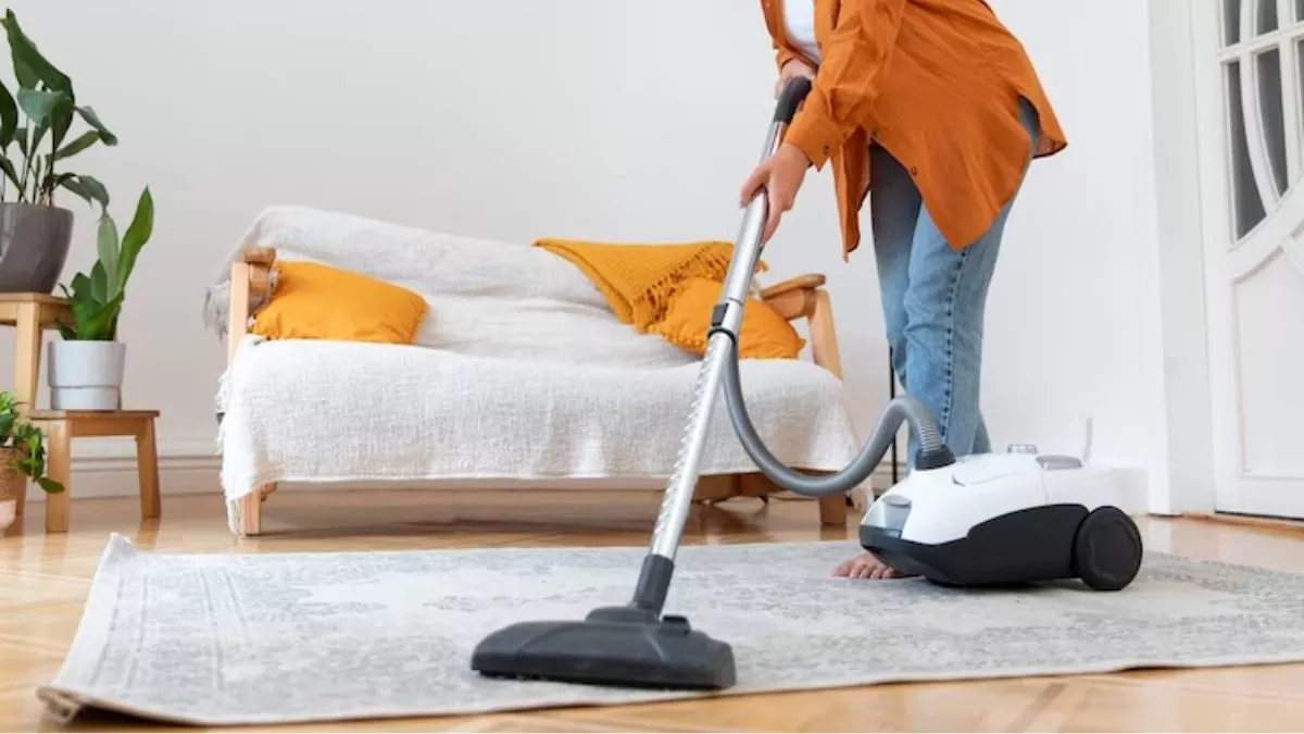 दिवाली पर करनी है घर की सफाई? बजट कीमत पर मिल रहे Inalsa Vacuum Cleaner देंगे आपका साथ