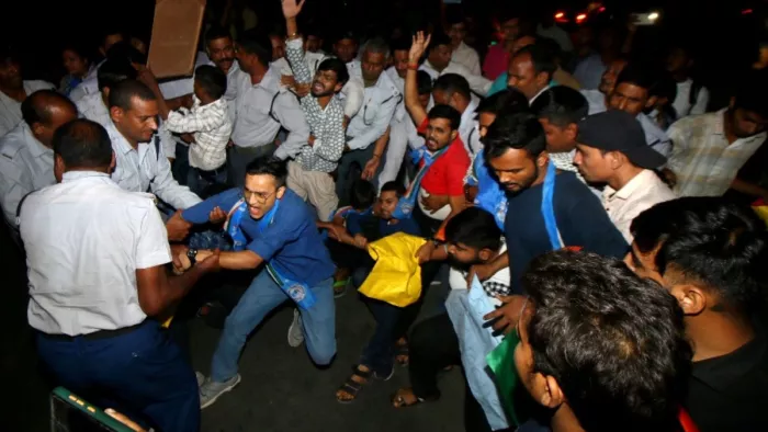 IIT BHU में बवाल: पीएम मोदी-सीएम योगी का पुतला फूंकने का एबीवीपी ने किया विरोध