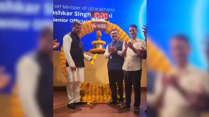 CM धामी ने NSE की सांकेतिक बेल बजाकर अपनी उपस्थिति दर्ज की।