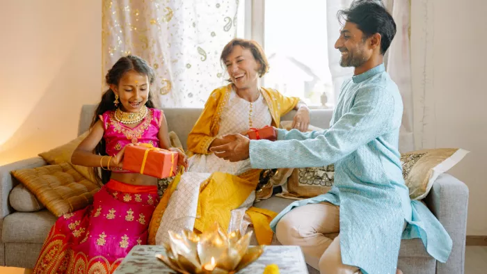 Diwali Gift Ideas 2023: दिवाली के लिए बेहतरीन गिफ्ट आइडियाज