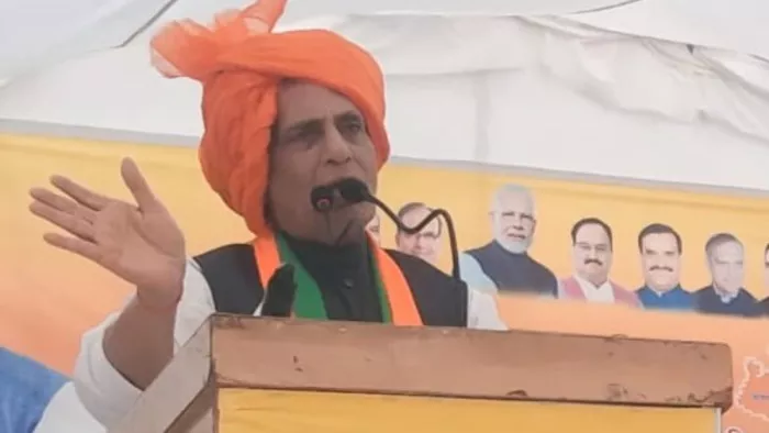 राजनाथ ने कहा, राहुल गांधी नहीं आए हैं तो उन्हें बुलाने के लिए कांग्रेसियों सलाह दो (फोटो एक्स)
