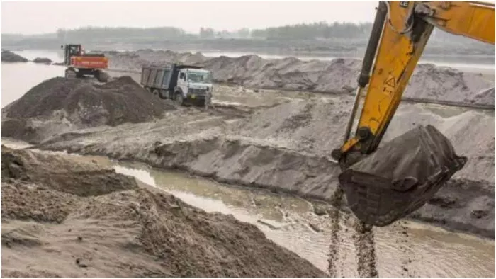 बिहार में दिसंबर के अंत तक 200 बालू घाटों से खनन का लक्ष्य, नियमित मॉनिटरिंग के लिए अधिकारियों को हिदायत